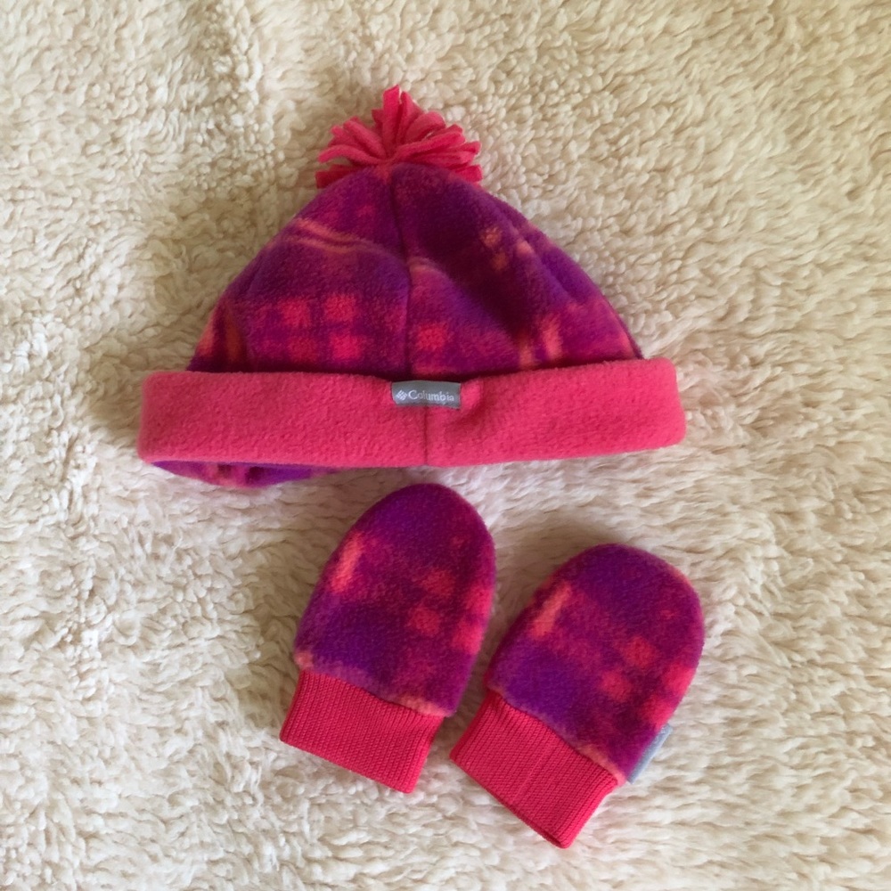 Newborn fleece hat and mittens